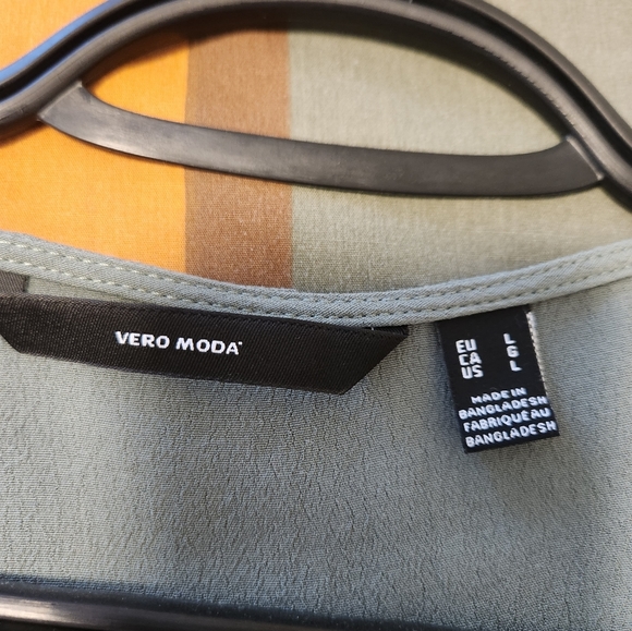 Two identical Vero Moda tops - Picture 4 of 4